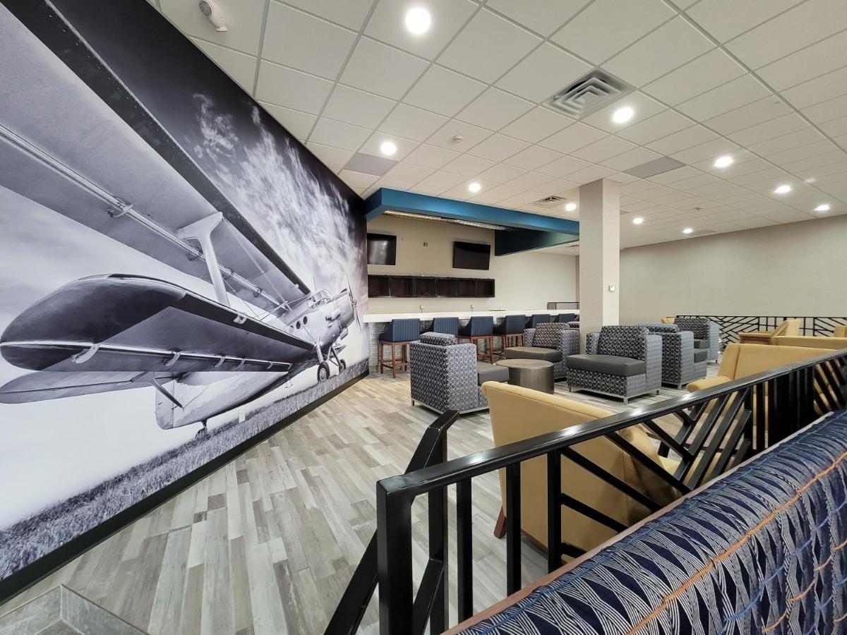ホテル Wingate By Wyndham Wichita Airport エクステリア 写真