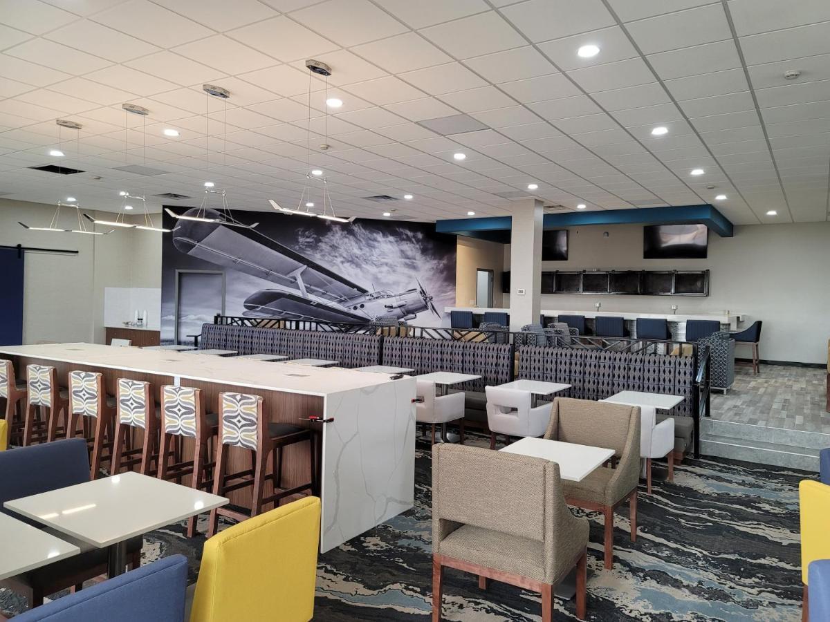 ホテル Wingate By Wyndham Wichita Airport エクステリア 写真