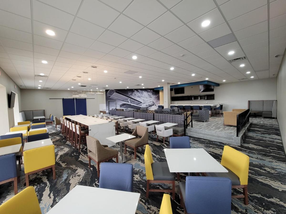 ホテル Wingate By Wyndham Wichita Airport エクステリア 写真