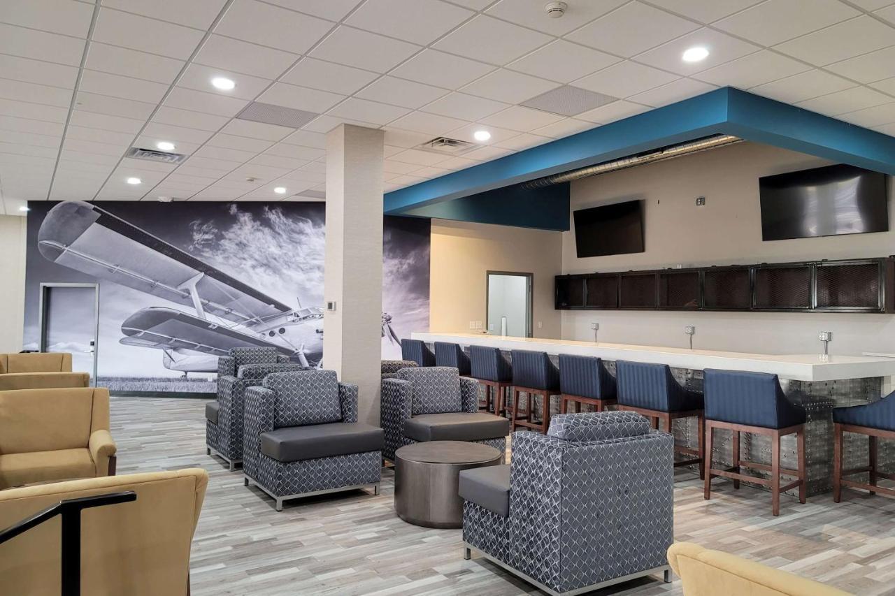 ホテル Wingate By Wyndham Wichita Airport エクステリア 写真
