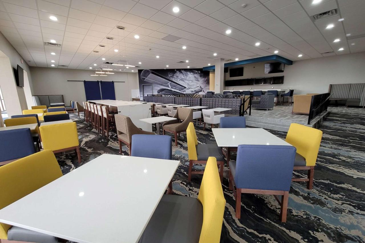ホテル Wingate By Wyndham Wichita Airport エクステリア 写真