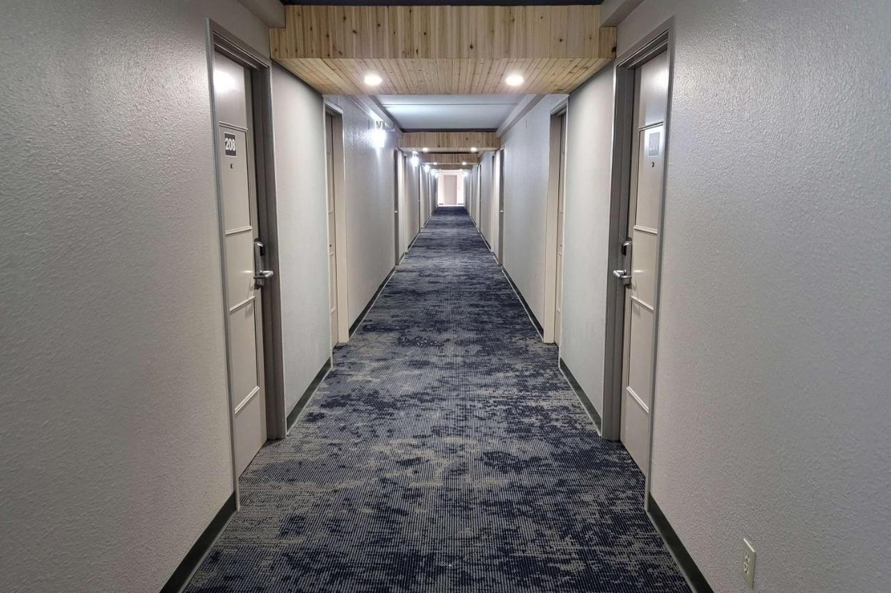 ホテル Wingate By Wyndham Wichita Airport エクステリア 写真
