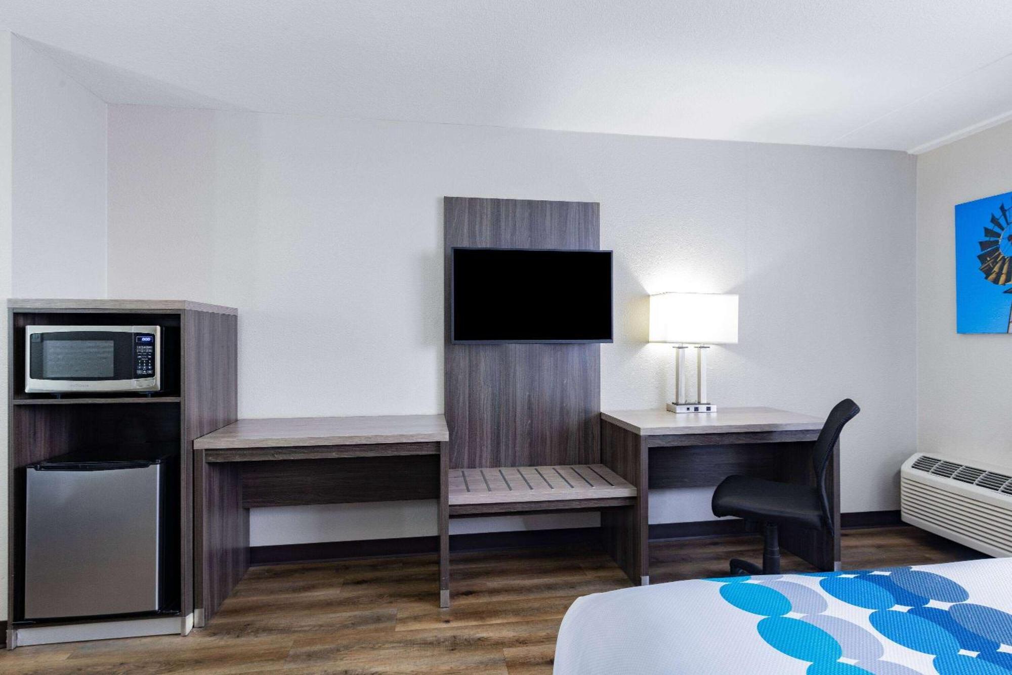ホテル Wingate By Wyndham Wichita Airport エクステリア 写真