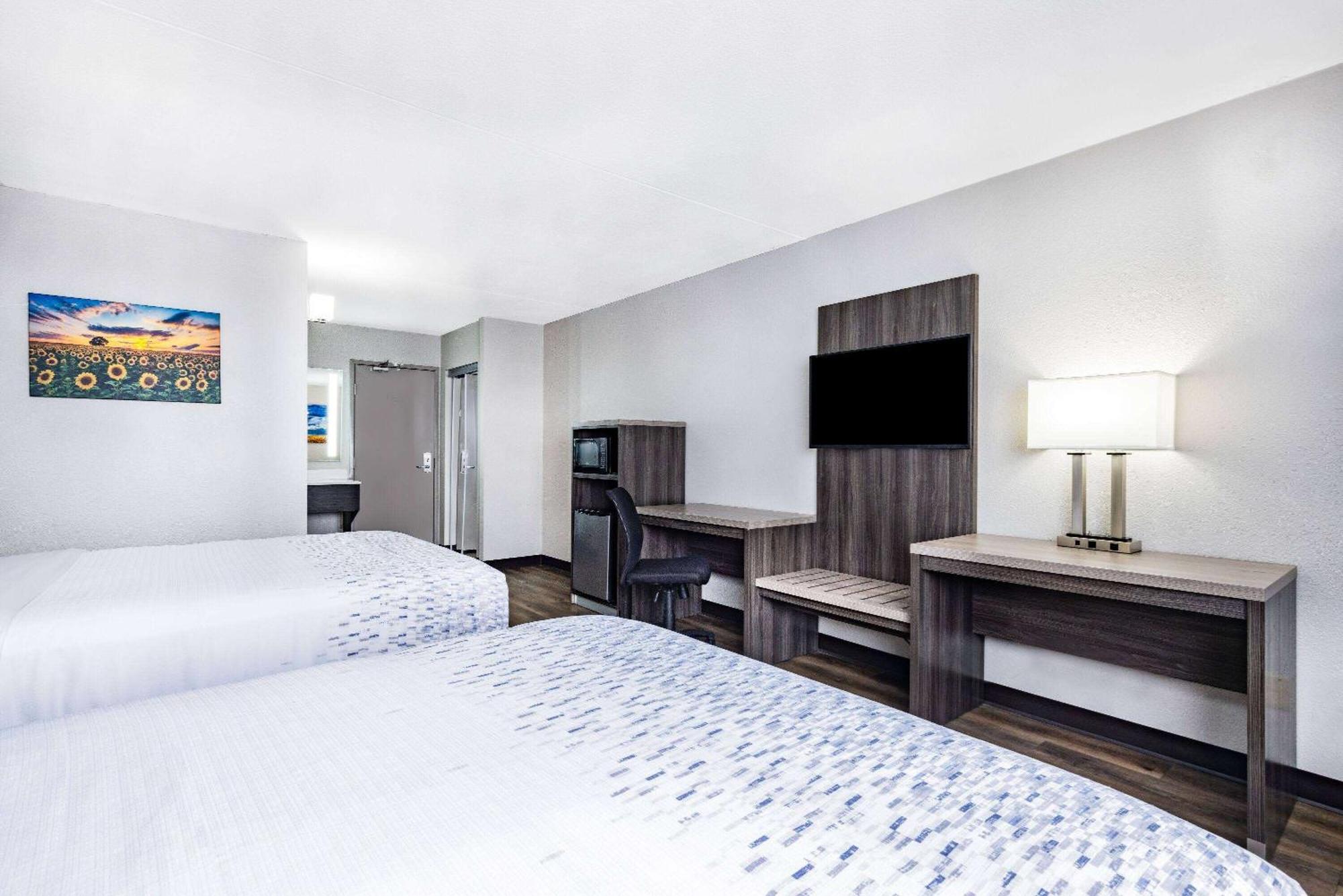 ホテル Wingate By Wyndham Wichita Airport エクステリア 写真
