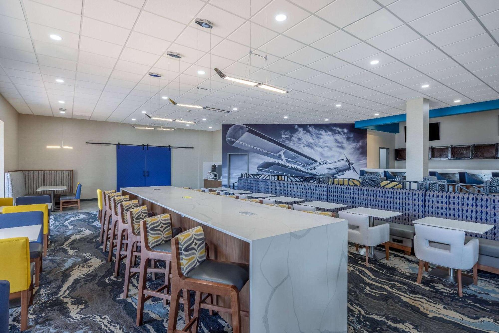 ホテル Wingate By Wyndham Wichita Airport エクステリア 写真