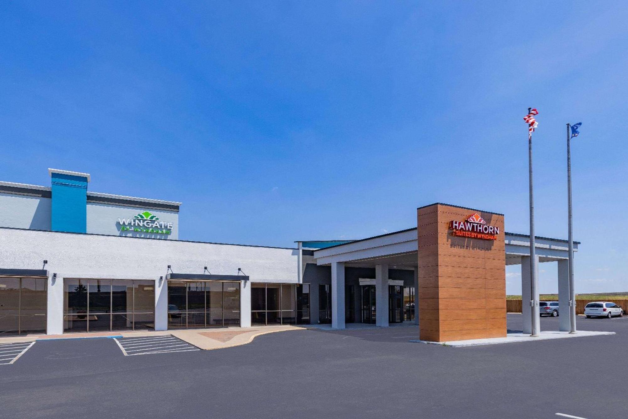 ホテル Wingate By Wyndham Wichita Airport エクステリア 写真