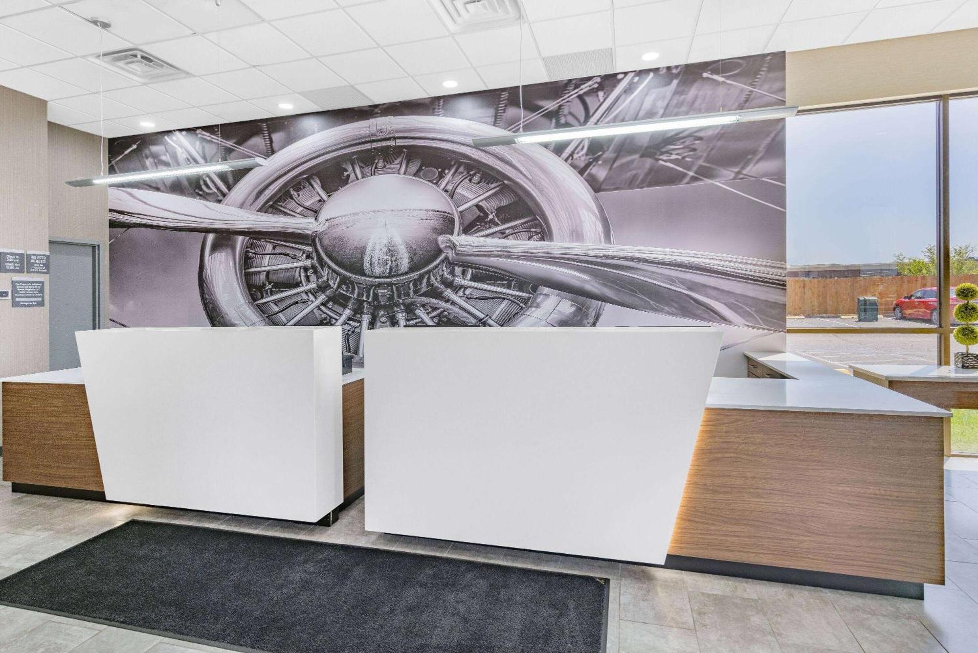 ホテル Wingate By Wyndham Wichita Airport エクステリア 写真