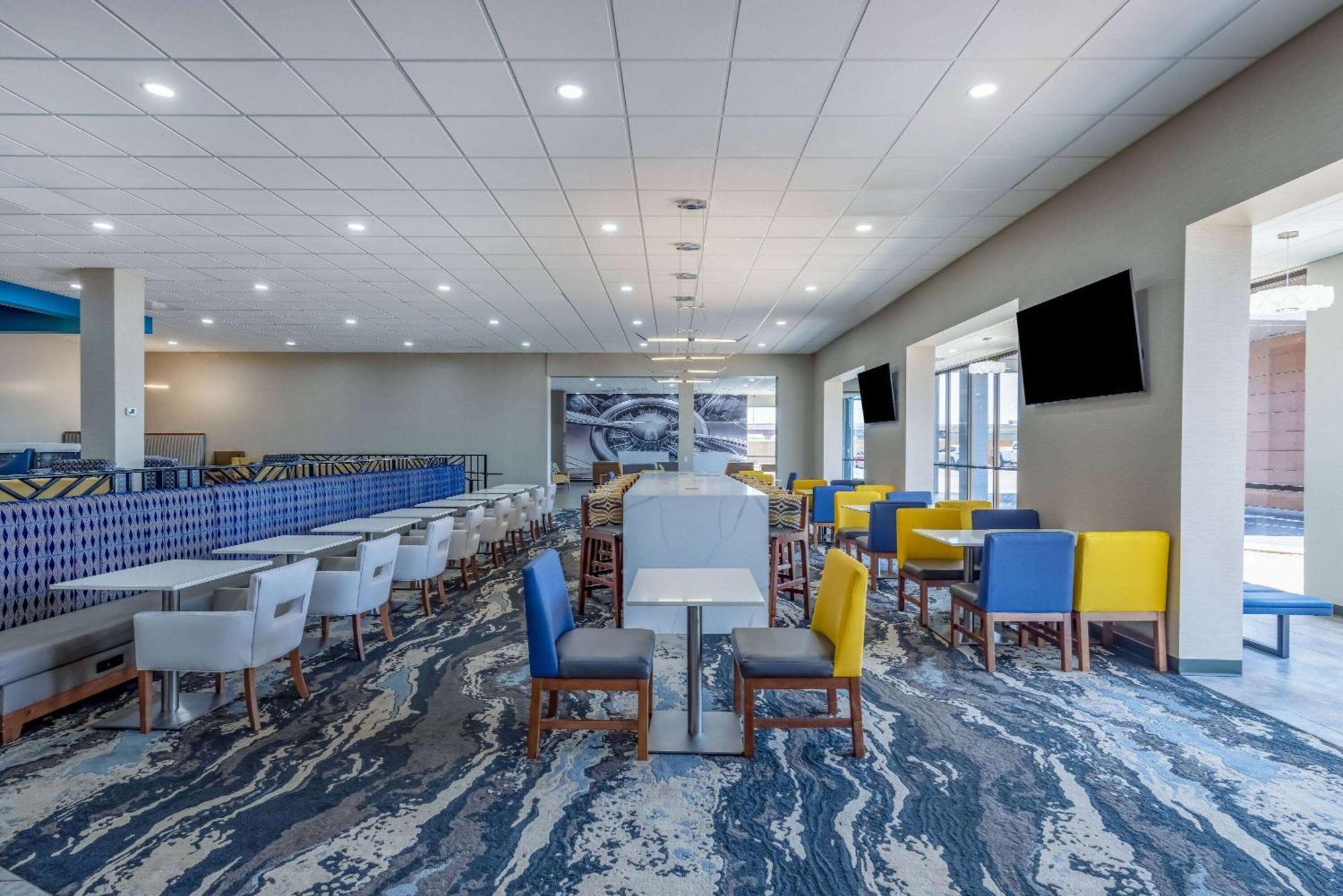 ホテル Wingate By Wyndham Wichita Airport エクステリア 写真