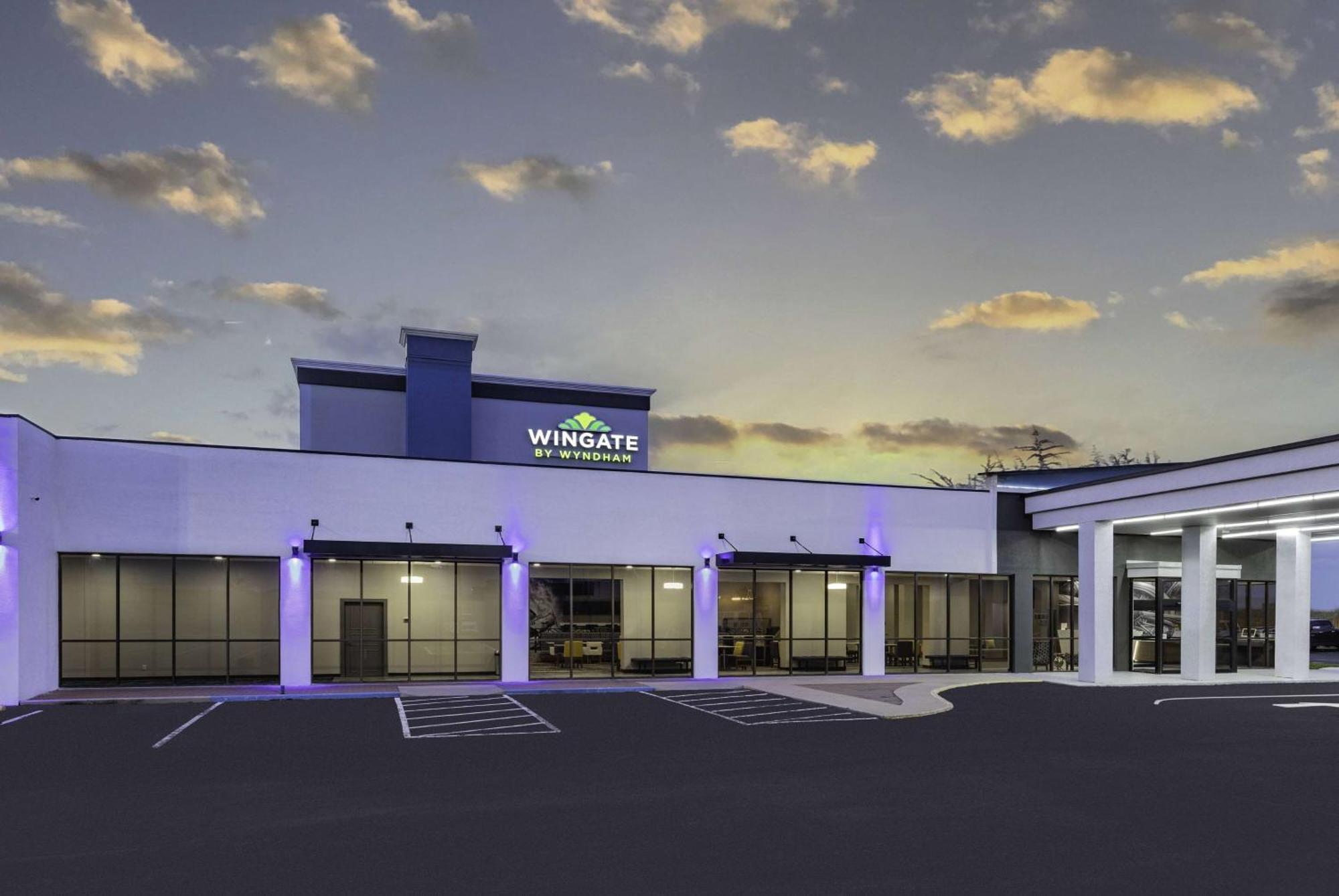 ホテル Wingate By Wyndham Wichita Airport エクステリア 写真