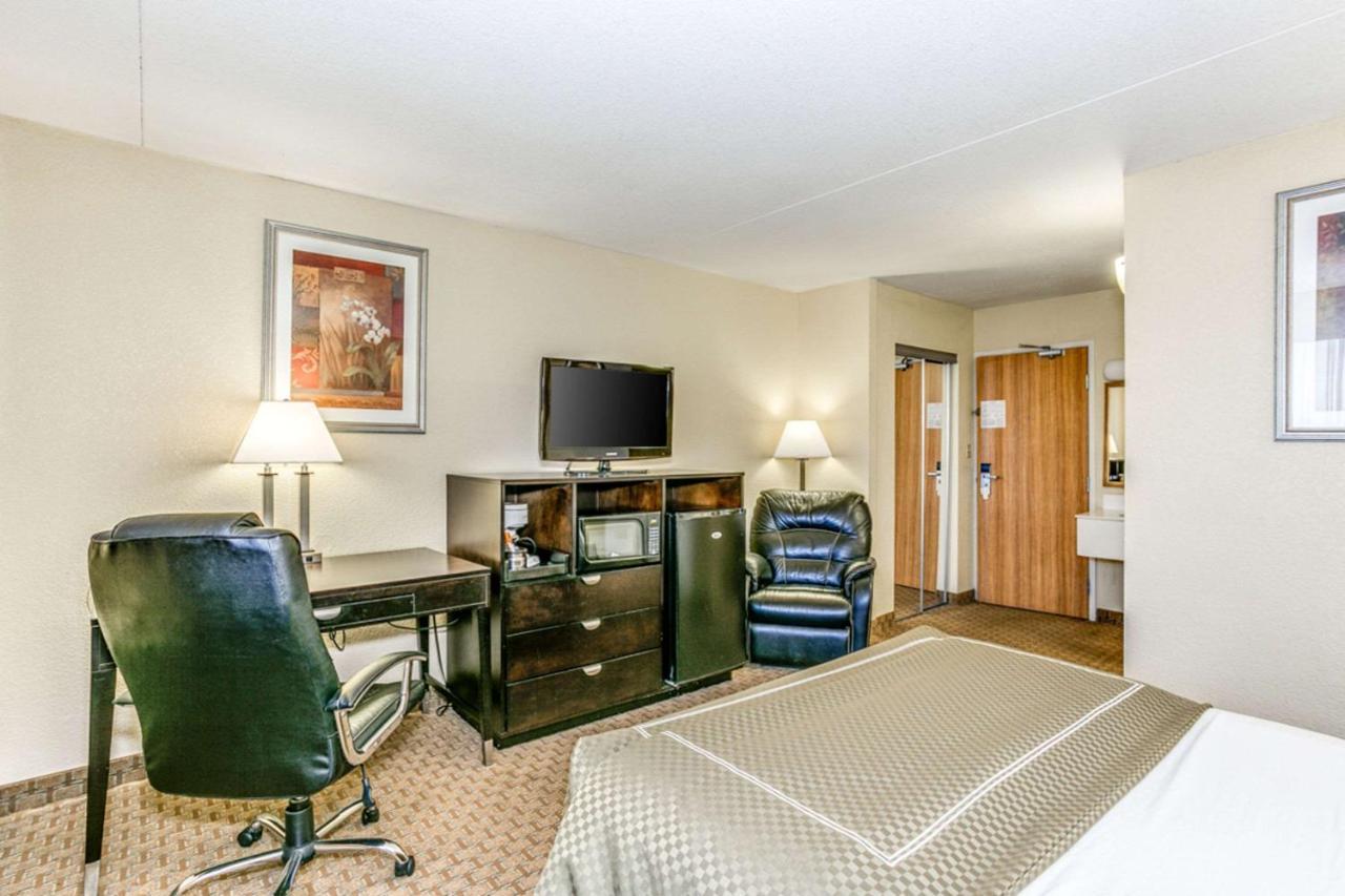 ホテル Wingate By Wyndham Wichita Airport エクステリア 写真