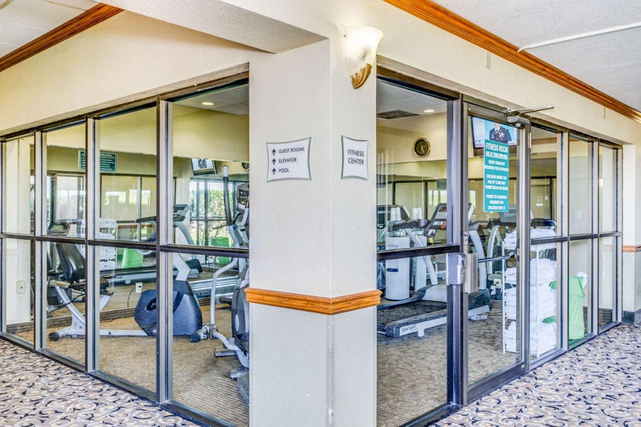 ホテル Wingate By Wyndham Wichita Airport エクステリア 写真